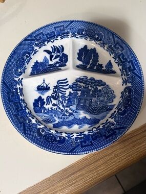 Moriyama Occupied
Japan VTG 1940s
Divided Blue Willow
Dinner Plate 10.25"